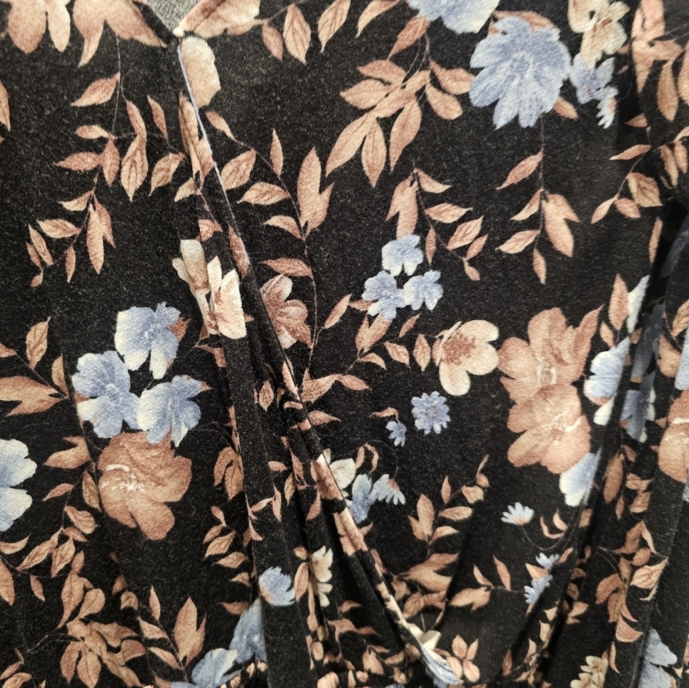 American Eagle Soft Sexy Crepe Floral Wrap Blouse XS Bell Sleeve Black Blue Tan - Picture 2 of 11